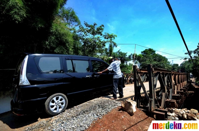 Foto : Pembangunan jembatan penghubung Parung-Pamulang 