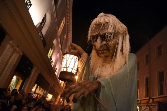 Nenek sihir raksasa hantui malam Halloween di Irlandia