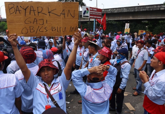 Ratusan pengemudi truk BBM Pertamina mogok massal