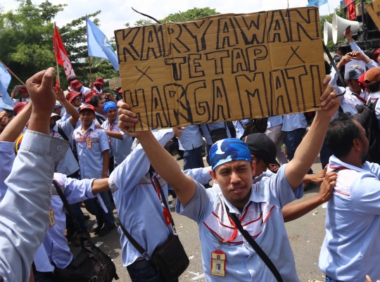 Ratusan pengemudi truk BBM Pertamina mogok massal