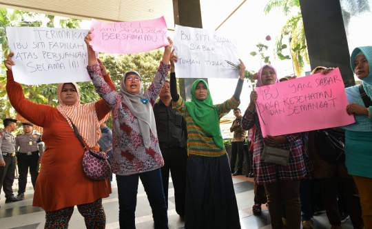 Kembali diperiksa KPK, Siti Fadilah Supari pakai kerudung