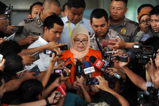 Mantan Menkes Siti Fadilah Supari usai diperiksa KPK