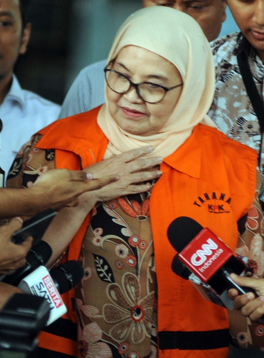 Mantan Menkes Siti Fadilah Supari usai diperiksa KPK