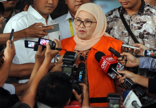 Mantan Menkes Siti Fadilah Supari usai diperiksa KPK