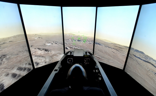 Mencoba kecanggihan simulator pesawat tempur F-16V