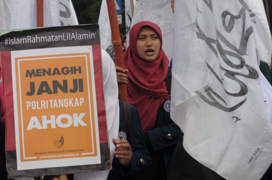 Tuntut Ahok ditangkap, puluhan mahasiswa geruduk Istana