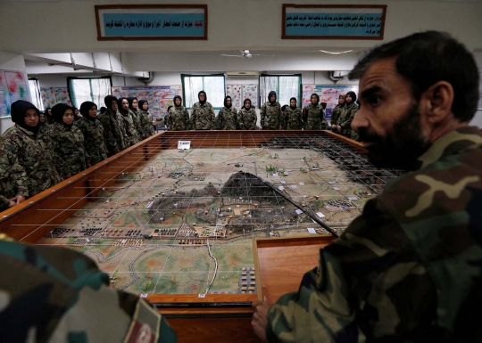 Mengintip pelatihan prajurit wanita berhijab Afghanistan