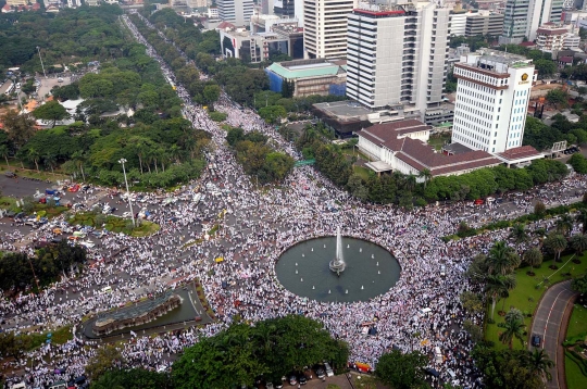 Pantauan udara ratusan ribu pendemo Ahok padati Bundaran Patung Kuda