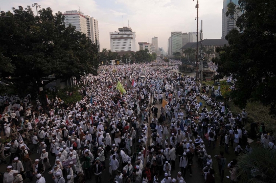 Pantauan udara ratusan ribu pendemo Ahok padati Bundaran Patung Kuda