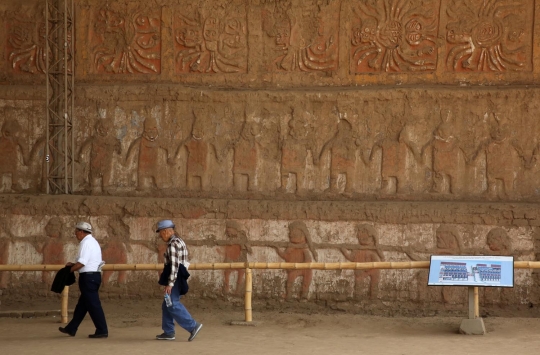 Menjelajahi isi piramida tertua dan terbesar Suku Moche