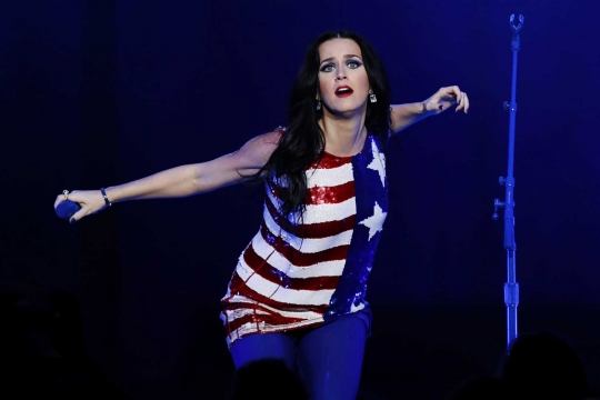 Aksi Katy Perry dukung kampanye Hillary Clinton di Philadelphia