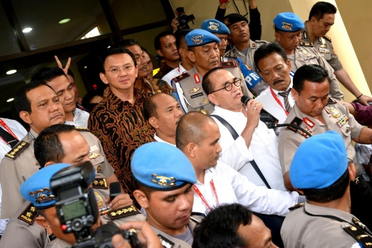 Senyum Ahok usai diperiksa 9 jam di Mabes Polri