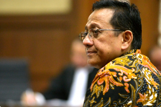 Irman Gusman umbar senyum usai jalani sidang perdana