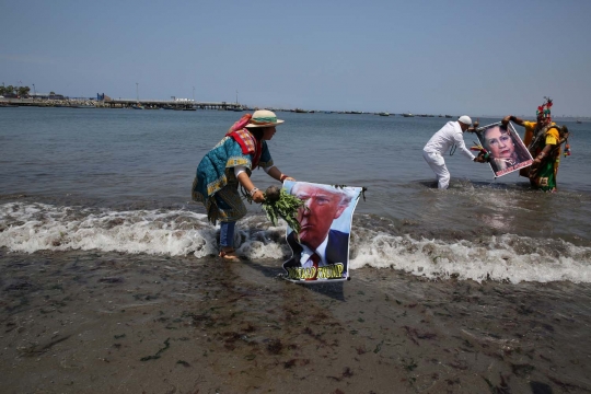 Ritual unik dukun di Peru ramal pemenang Pilpres AS