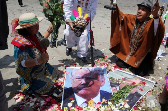 Ritual unik dukun di Peru ramal pemenang Pilpres AS