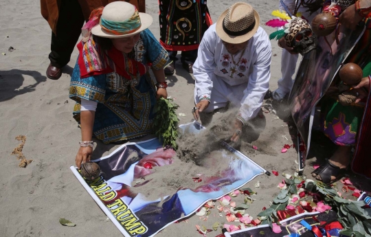 Ritual unik dukun di Peru ramal pemenang Pilpres AS