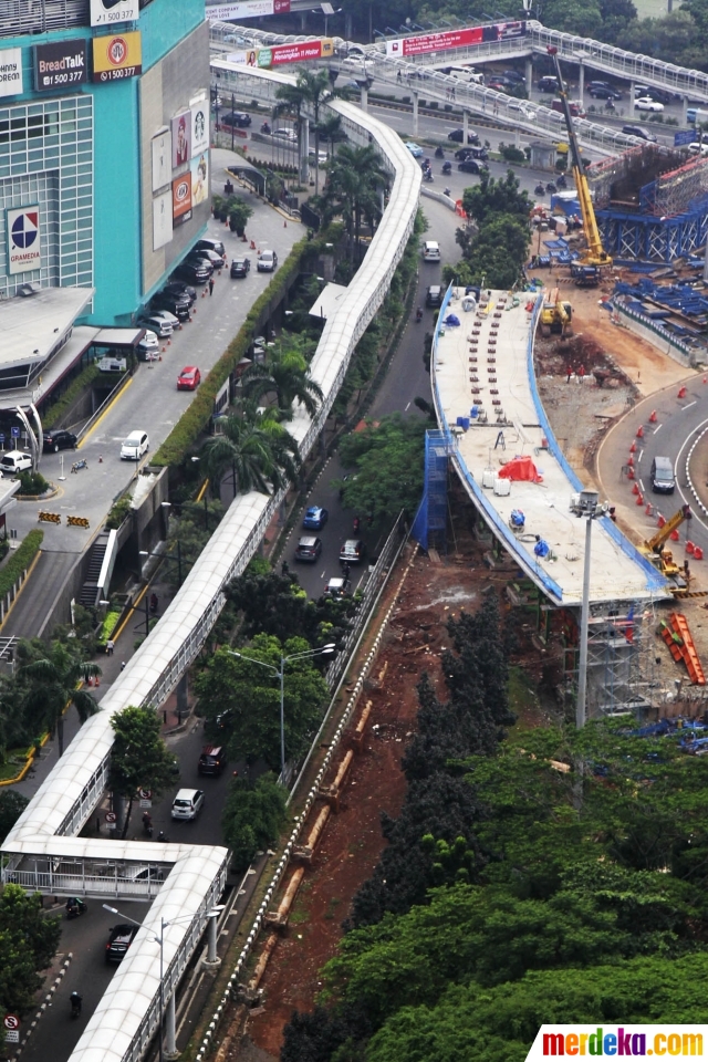 Pembangunan Proyek Simpang Susun Semanggi Di Jakarta 