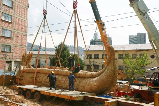 Perahu dari alang-alang ini siap seberangi Samudra Pasifik