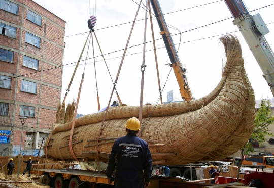 Perahu dari alang-alang ini siap seberangi Samudra Pasifik