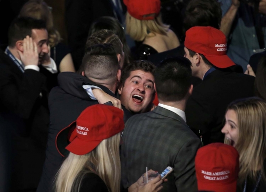 Sorak-sorai pendukung Donald Trump rayakan kemenangan
