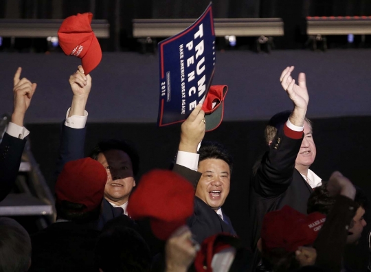Sorak-sorai pendukung Donald Trump rayakan kemenangan