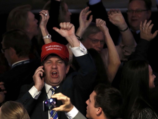 Sorak-sorai pendukung Donald Trump rayakan kemenangan