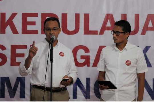 Anies-Sandiaga hadiri Hari Jadi Kabupaten Kepulauan Seribu