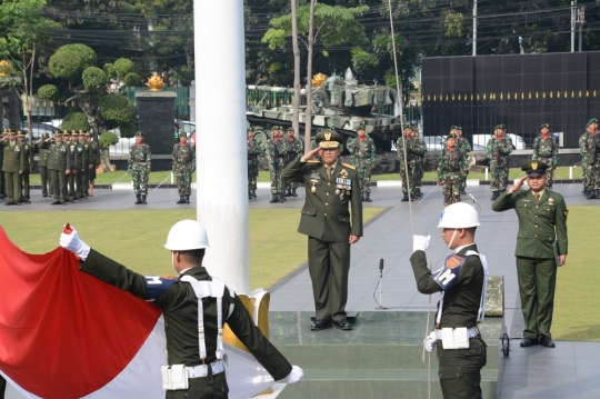 Peringatan Hari Pahlawan di Markas Kostrad dan KRI Banjarmasin 592