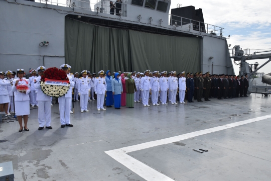 Peringatan Hari Pahlawan di Markas Kostrad dan KRI Banjarmasin 592