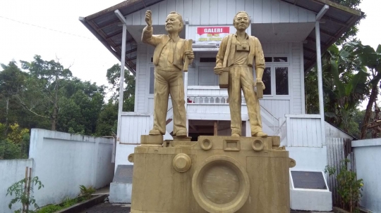 Merenungi sejarah Indonesia lewat foto karya Frans dan Alex Mendur