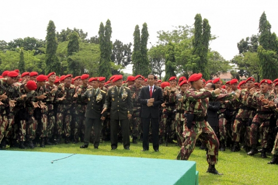 Keakraban Jokowi bersama prajurit Kopassus