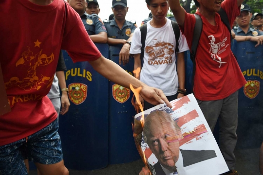 Demo kedubes AS, mahasiswa Filipina bakar foto Trump