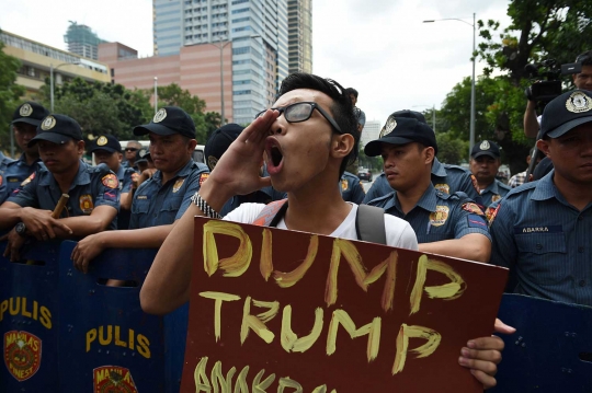 Demo kedubes AS, mahasiswa Filipina bakar foto Trump