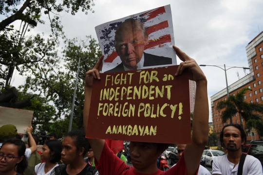 Demo kedubes AS, mahasiswa Filipina bakar foto Trump