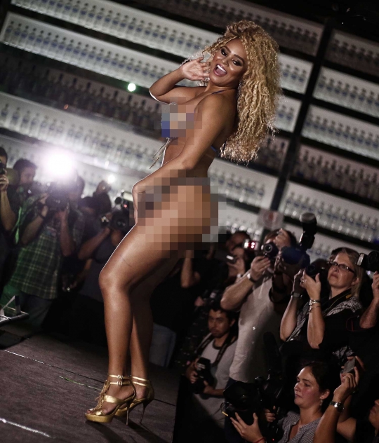 Aksi kontestan berbokong seksi di pemilihan Miss Bumbum Brasil 2016