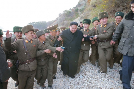 Aksi Kim Jong-un sidak kekuatan pertahanan di garis depan Korut