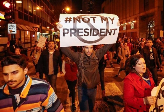Gelombang aksi protes Donald Trump terus memanas di AS