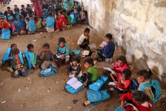 Potret bocah-bocah Suriah menuntut ilmu di dalam gudang