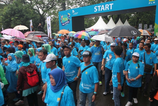 Gerak jalan memperingati Hari Listrik Nasional