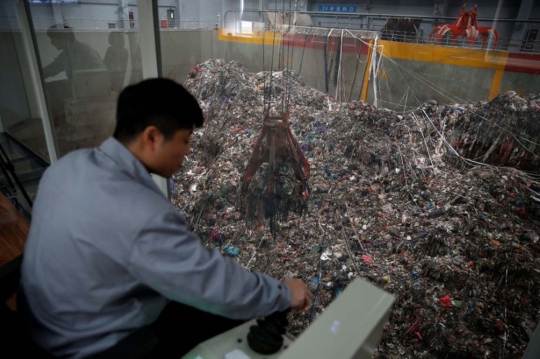 Megahnya pembangkit listrik tenaga sampah buatan China