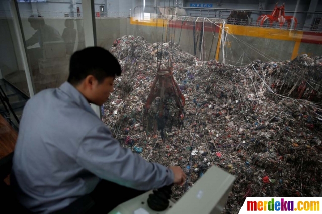 Foto Megahnya pembangkit listrik  tenaga sampah buatan  