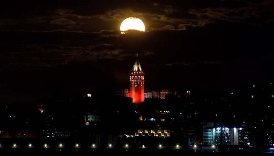 Keindahan supermoon terbesar hiasi langit dunia