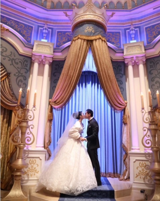 Mewahnya resepsi pernikahan Sandra Dewi, bak dongeng Cinderella