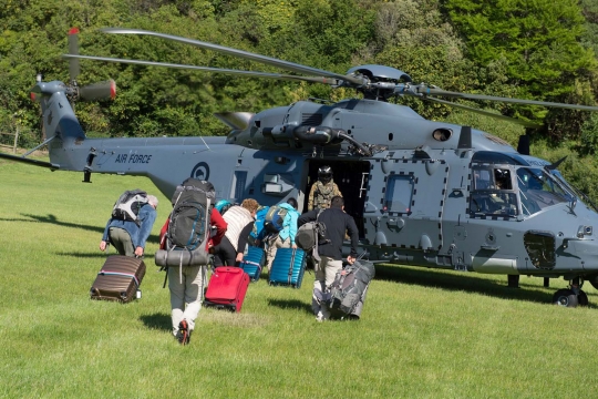 Helikopter tempur evakuasi turis usai gempa landa Selandia Baru