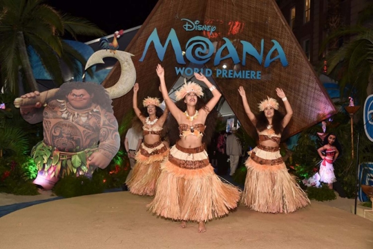Penari hula-hula meriahkan pemutaran perdana film Moana