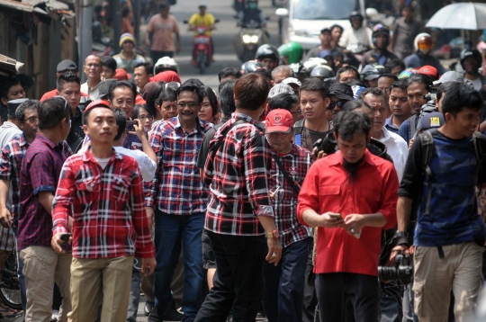 Djarot dan istri blusukan ke Kebayoran Lama