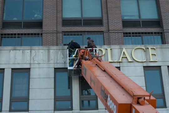 Ini apartemen Trump Place yang ganti nama akibat penghuni malu