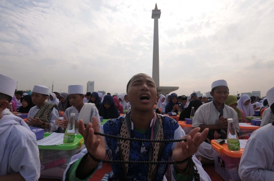 Doa bersama warga, TNI dan Polri memohon keselamatan bangsa di Monas