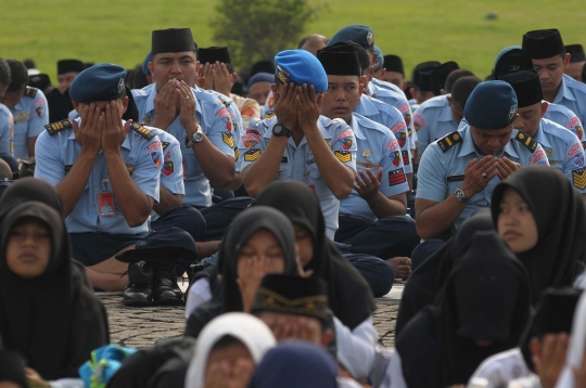 Doa bersama warga, TNI dan Polri memohon keselamatan bangsa di Monas