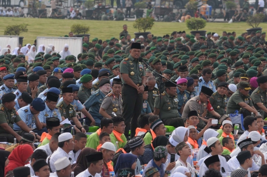 Doa bersama warga, TNI dan Polri memohon keselamatan bangsa di Monas